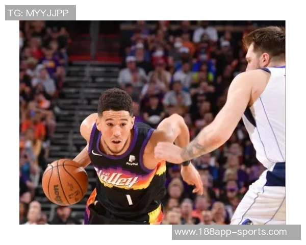 布克半场表现出色11投5中斩获17分4助攻三分球命中率高达667